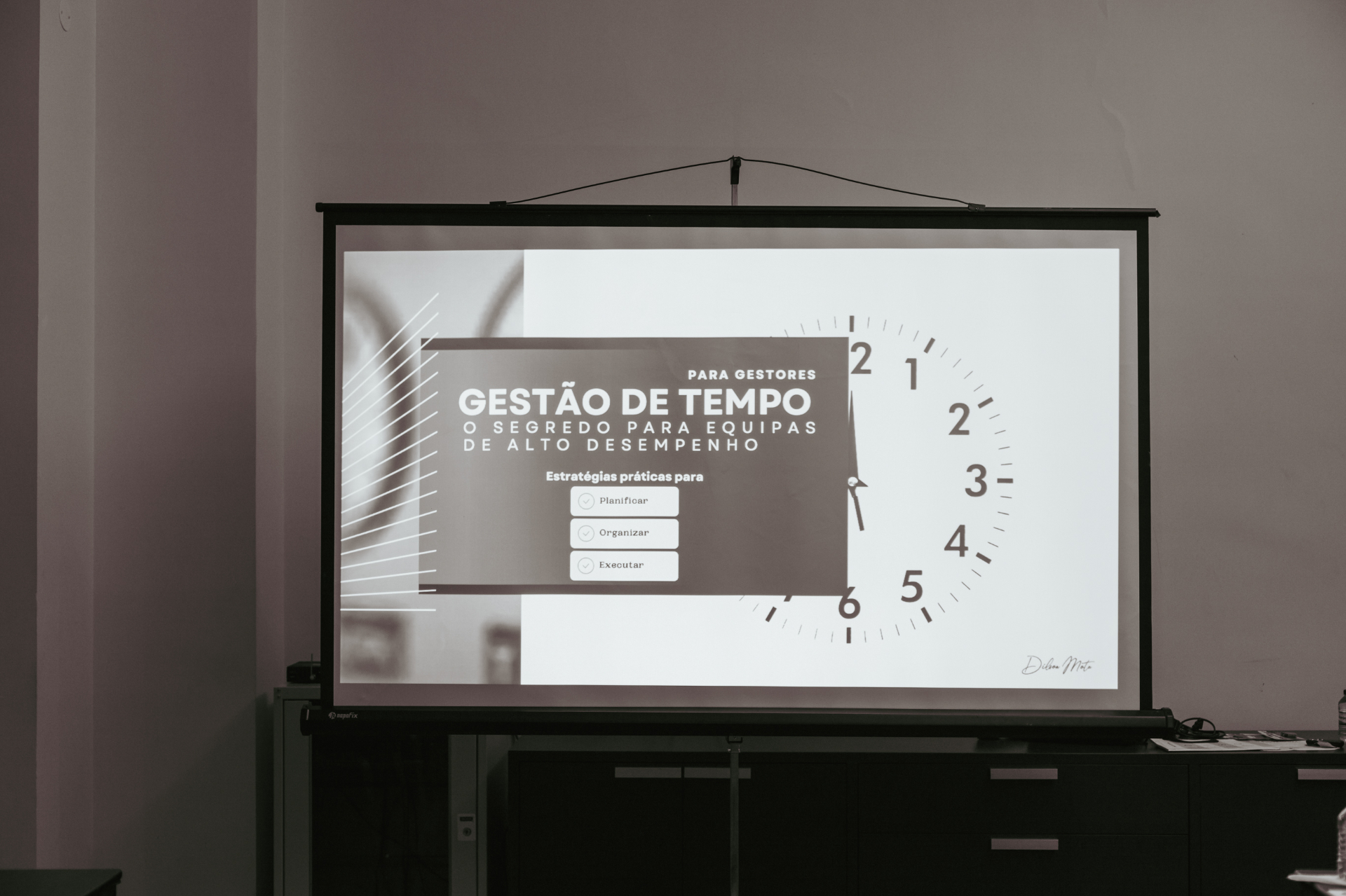 Apresentação projetada durante o workshop